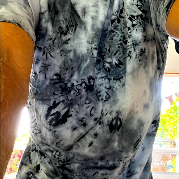Hand made Batik t-shirts made by Elom Folly in Lomé, Togo. 100% cotton L+ M - Picture 1 of 2